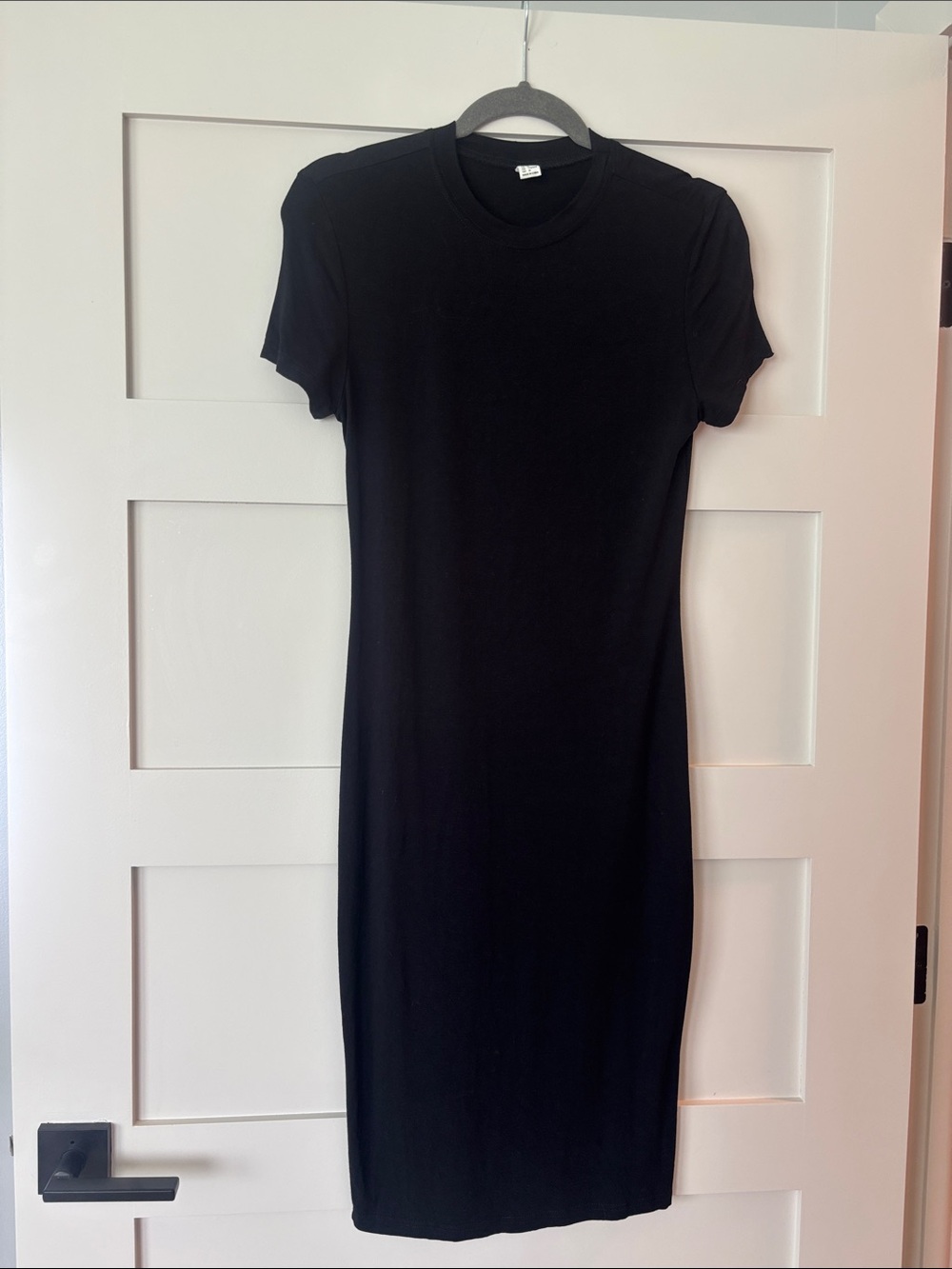 Women's Black Short-Sleeve Midi Dress — Sleek Everyday Staple